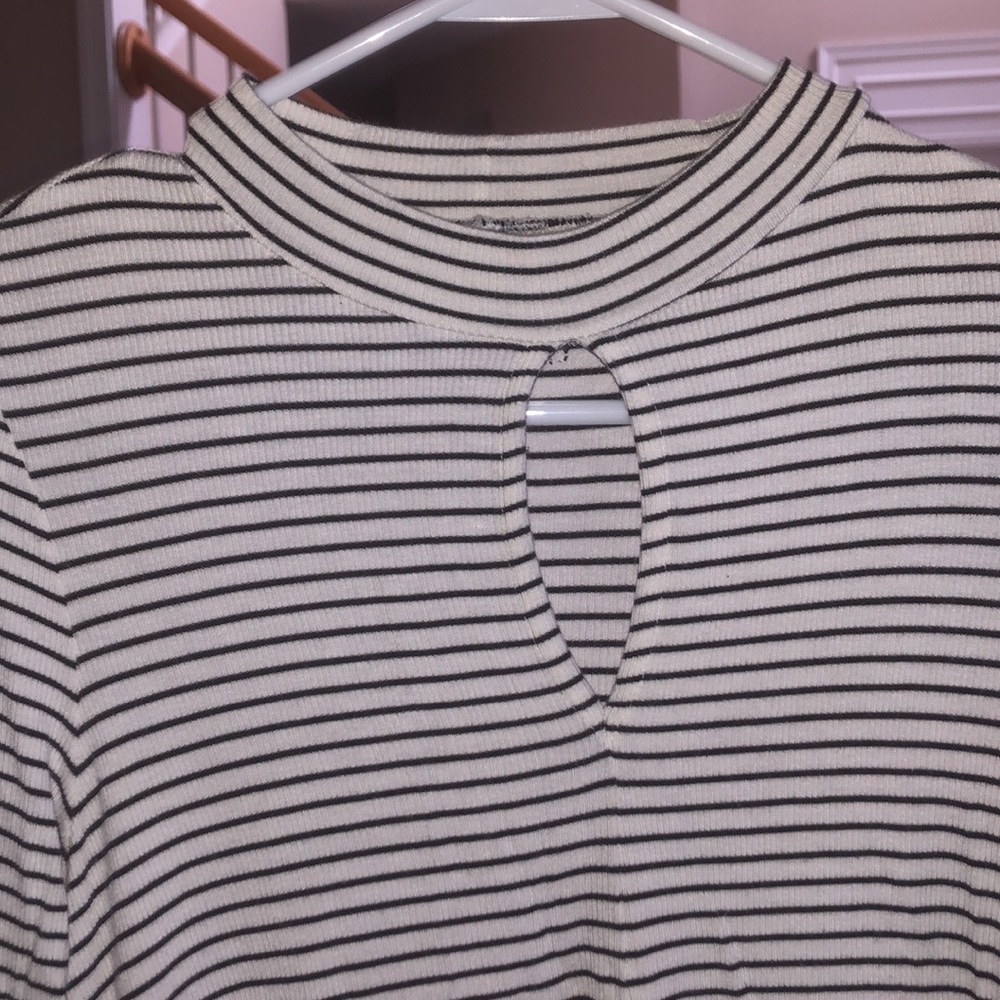 AEO Keyhole Shirt - Picture 3 of 4